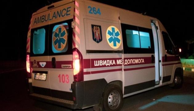Противник завдав удару по залізничному вокзалу в Сумській громаді, внаслідок чого двоє осіб отримали поранення.
