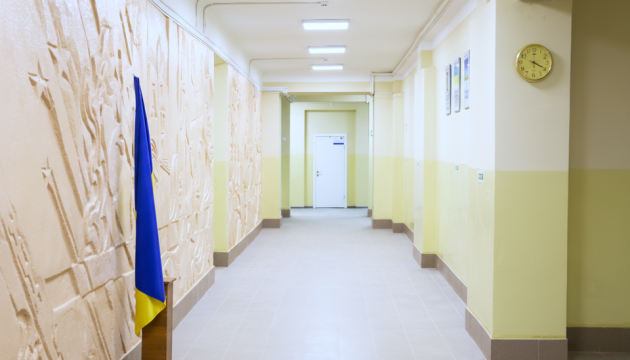 У Миколаєві завершили роботи з відновлення школи, яка постраждала від ракетного удару.