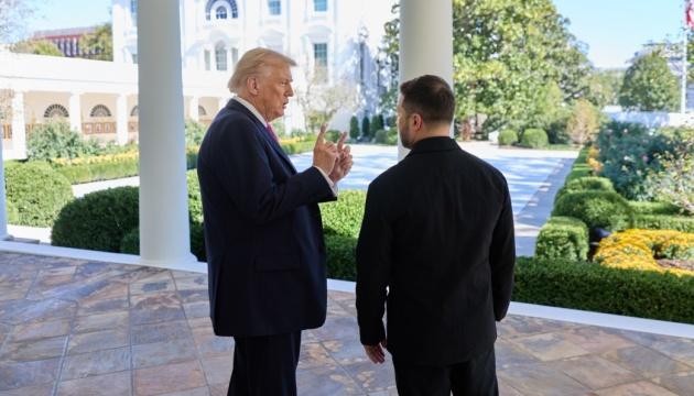 Україна та Сполучені Штати досягли угоди, що питання територіальних спорів буде предметом особистої бесіди між Зеленським та Трампом, повідомляє Axios.