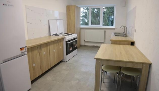 У Львівській області презентували модернізований гуртожиток для тимчасово переміщених осіб.