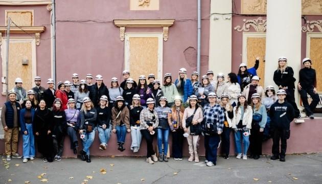 В Одесі сформували волонтерську команду, яка займається відповіддю на ушкодження культурної спадщини внаслідок атак.