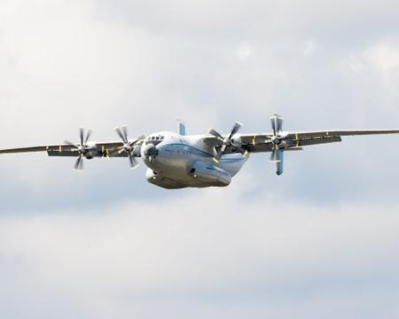 Аварія Ан-22 в Росії: відеозаписи падіння літака зафіксували момент його руйнування в повітрі.