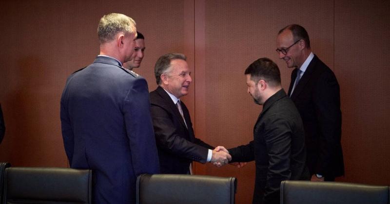 Розпочалася зустріч між Зеленським, Мерцом та спеціальними посланцями США Віткоффом і Кушнером у Берліні — ось перші кадри.