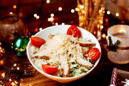 Експрес-салати до Нового року: 7 апетитних варіантів, які можна приготувати всього за 15 хвилин.