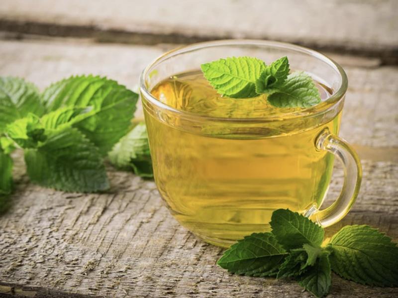 Фокусує увагу та активізує розумову діяльність: виявлено основну перевагу м'ятного чаю.