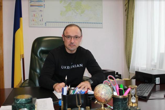 Член Національної комісії, що здійснює регулювання у сфері енергетики та комунальних послуг, Костянтин Ущаповський, повідомив про наявність у нього розкішних годинників, автомобіля Tesla та більше ніж $800 тисяч заощаджень.