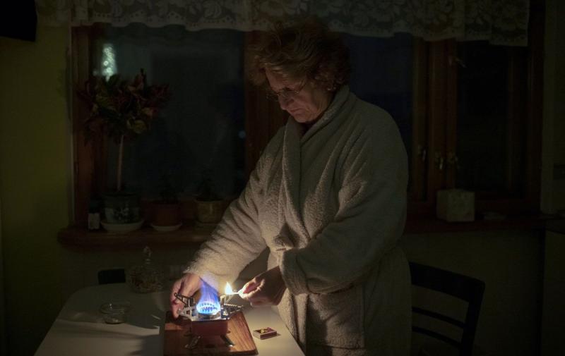 Павлоград у сутінках: постійні тривоги та ризик атак ускладнюють проведення ремонтних робіт.