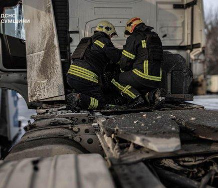 У Сумах безпілотник атакував автозаправну станцію: є жертви (відео)