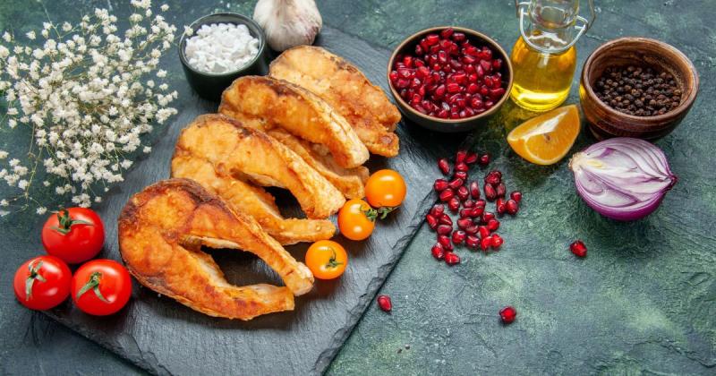 Які методи панірування риби використовують професійні кухарі, щоб вона не вбирала олію та не мала неприємного запаху? Відкриваємо секрети!