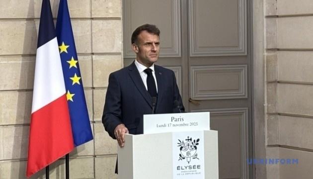 Макрон у Давосі заявив, що США застосовують митний тиск, аби послабити Європу та підривати її суверенітет.