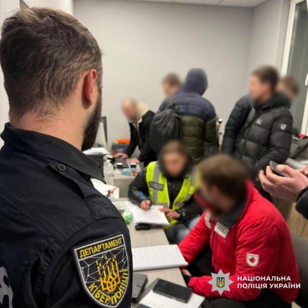 Фіктивні технічні огляди без автомобілів: шахраї відправляли вантажівки в дорогу без належної перевірки.