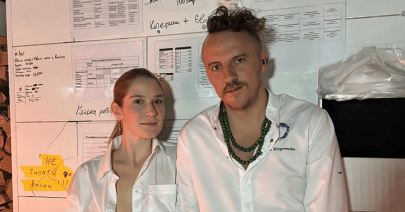 Євген Клопотенко разом зі своєю нареченою провів час на відпочинку, насолоджуючись романтичними моментами в гірській місцевості.