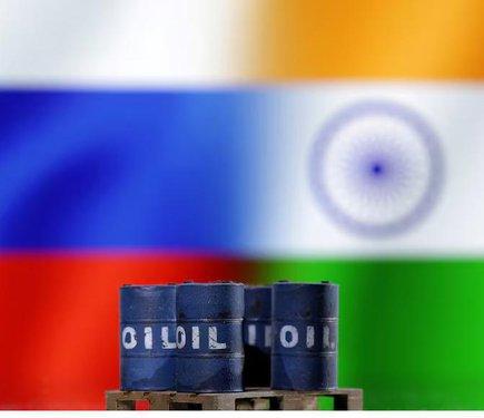 Індійські нафтопереробні заводи відмовляються від імпорту російської нафти в зв'язку з новою торговою угодою зі Сполученими Штатами, повідомляє Reuters.