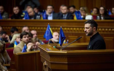 У Зеленського прокоментували інформацію Financial Times про вибори та референдум в Україні.