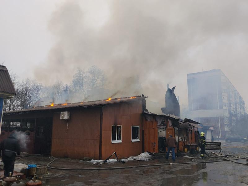 У селищі Краснопавлівка, що на Харківщині, стався вибух генератора, внаслідок чого вигоріло місцеве кафе. - Новини Весь Харків.