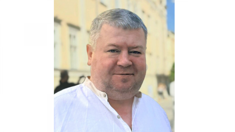 З початком конфлікту він вирішив стати на захист своєї країни. Львів проведе в останню путь Едуарда Котенка, який народився в Криму.