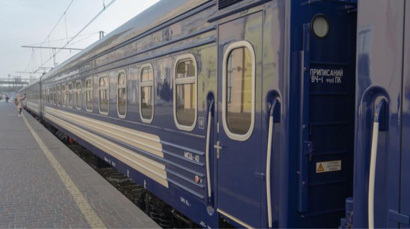 Внаслідок надзвичайної ситуації на Вінничині було внесено зміни до розкладу приміських поїздів.