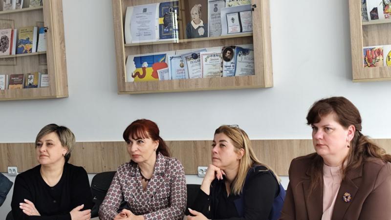 Фаріон на стіні. Це кафедра, що готує політехніків до вмілого володіння українською мовою.