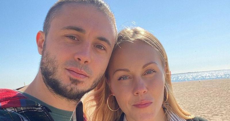 Олена Тополя висловила свою думку щодо колишнього чоловіка та його суперечливої підтримки після скандалу, пов'язаного зі сексуальними домаганнями.