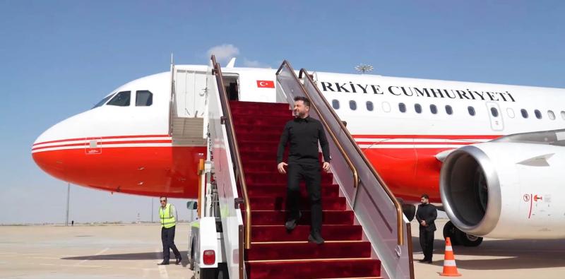 Зеленський здійснив візит до Сирії, використовуючи урядовий літак Туреччини.