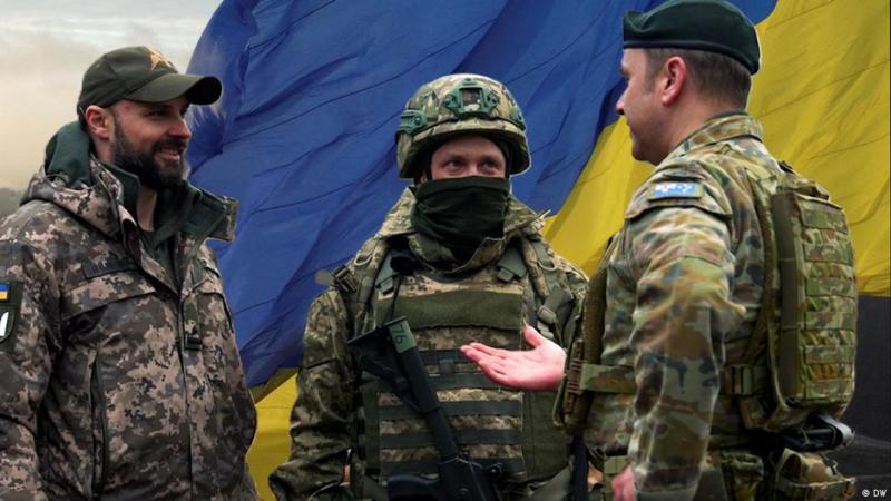 Як українські військові навчають британські елітні підрозділи використовувати дрони в бою.