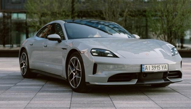 У першому кварталі українці внесли близько ₴83 мільйонів податку на розкішні автомобілі.