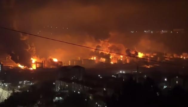 Генеральний штаб уточнив дані щодо атак на російські нафтопереробні заводи: в Туапсе знищено 24 резервуари для нафти.