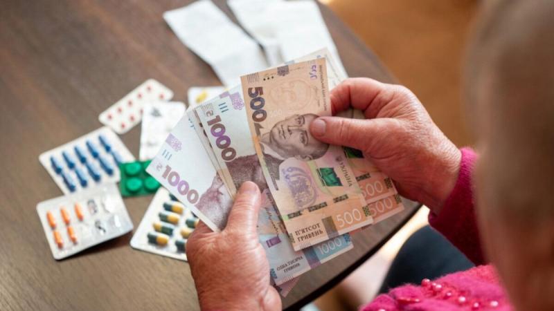 Пенсіонерам до свята Незалежності: які додаткові виплати очікують на них?