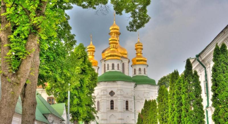 18 липня: сьогодні відзначається церковне свято, і існують народні прикмети, що забороняють робити певні дії з грошима.