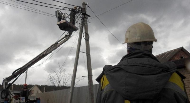Після ворожих нападів, ДТЕК відновила електропостачання для понад 650 тисяч сімей всього за тиждень.