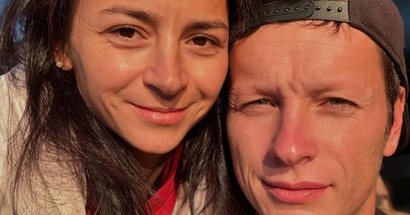 Гвоздьова в купальнику з міні спідницею весело танцювала поруч із чоловіком у Болгарії. Ось відео!