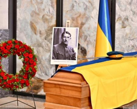 В Україні відбудеться перепоховання: останки першого лідера ОУН Євгена Коновальця були ексгумовані в Нідерландах.