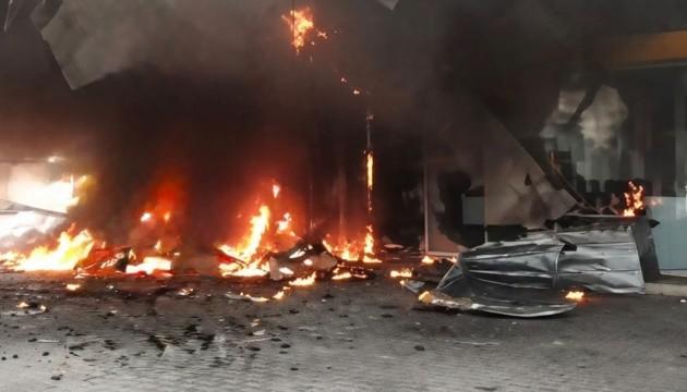 У Звягелі сталося напад російських військ на автозаправну станцію та магазин, внаслідок чого загинули дві людини.