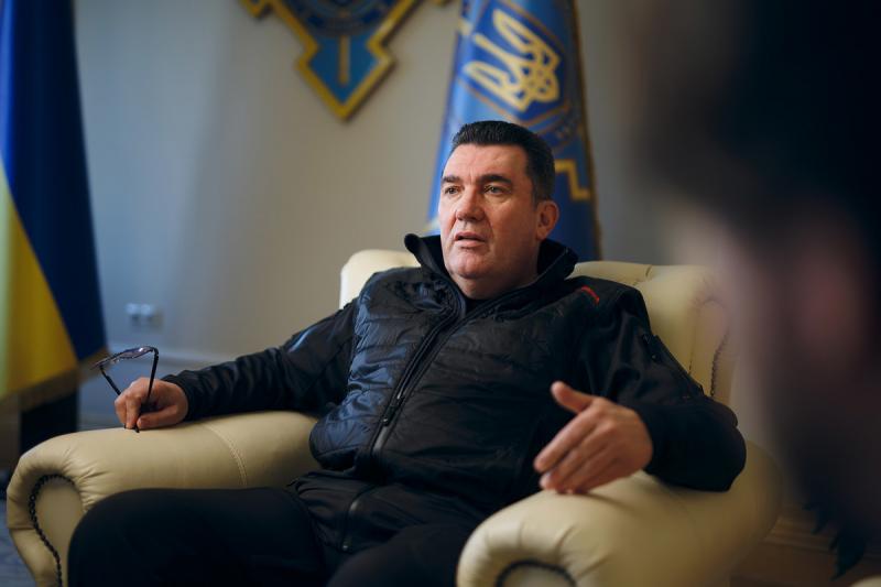 Данілов жартівливо прокоментував Пєскова, Пригожина та Кирієнка, роз'яснивши, чому їм не приносить вигоди зруйнована енергетична інфраструктура України.