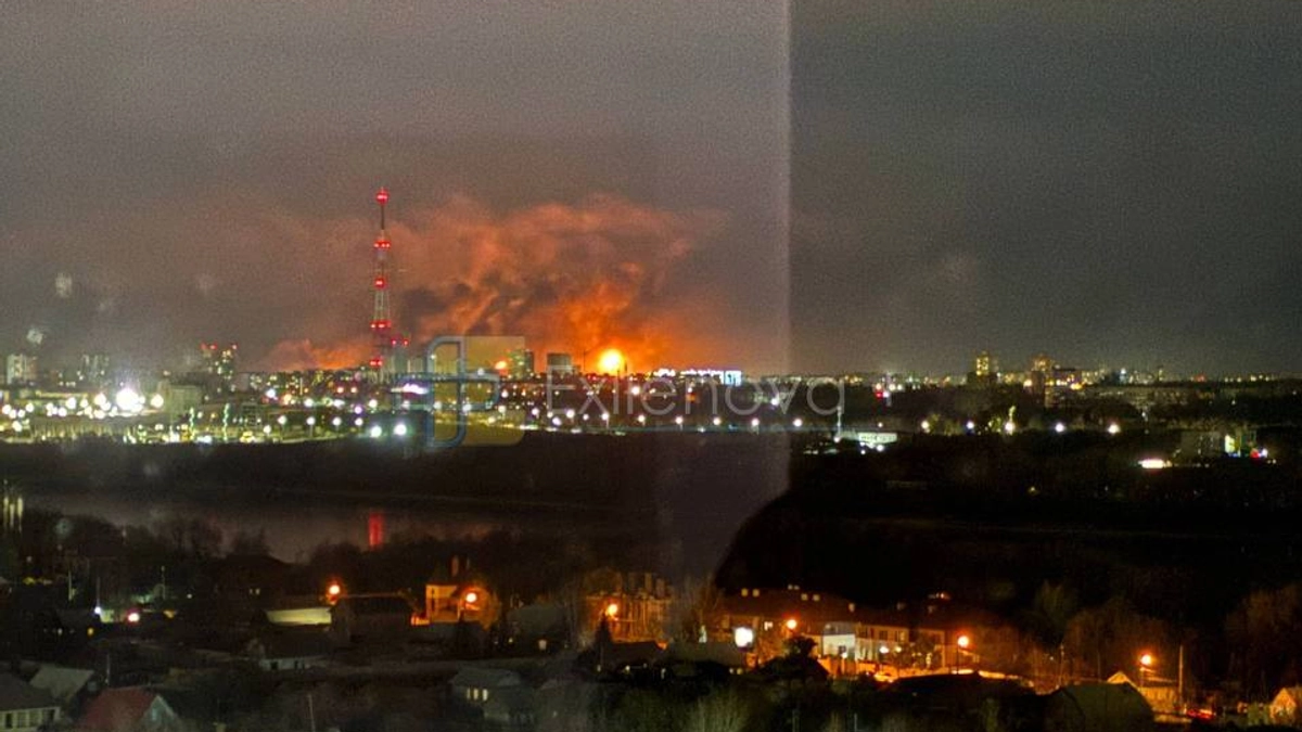 Безпілотники здійснили напад на хімічний завод у російському Омську, що розташований за 2500 км від України, згідно з даними OSINT.